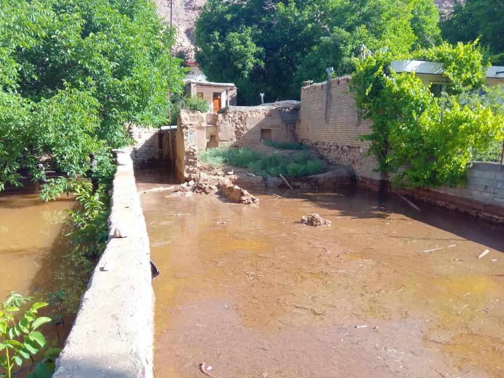 وقوع سیل و آبگرفتگی در برخی روستاهای استان تهران، مرکزی و سمنان/ امدادگران هلال‌احمر در حال ارزیابی مناطق حادثه‌دیده هستند