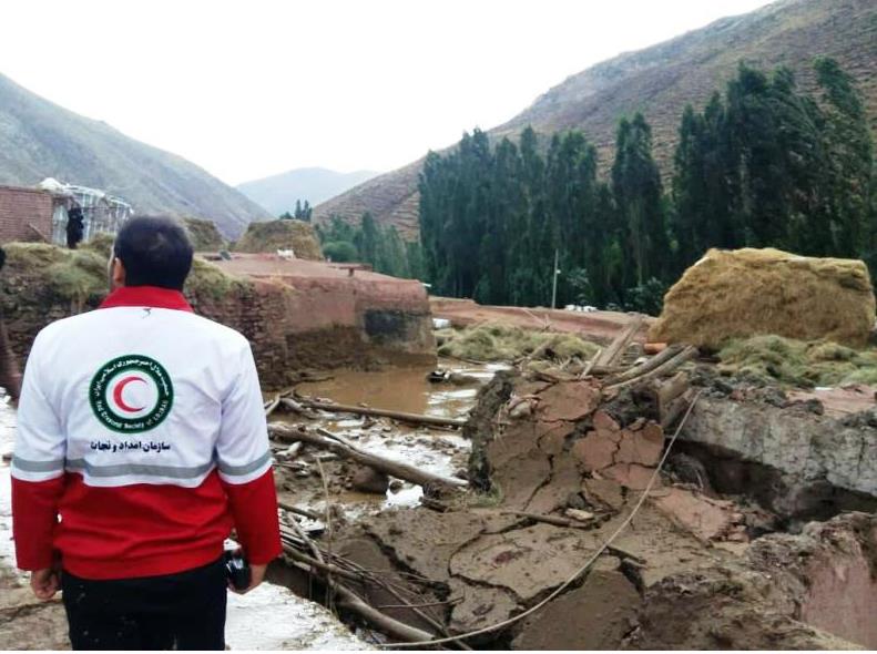 امدادگران هنوز در سنگر خدمت به سیلزدگان آستارا به صف هستند