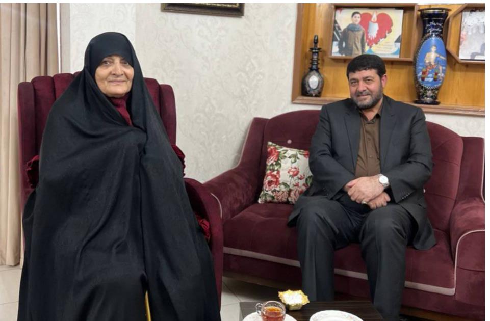 دیدار رئیس جمعیت هلالاحمر با مادر شهیدان طوقانی/ کولیوند: خانواده شهدا سرمایههای گران قدر جمهوری اسلامی ایران هستند