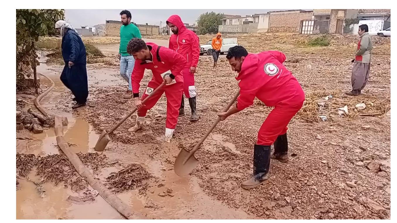 امدادرسانی هلالاحمر به ٢٩٢۵ نفر متأثر از سیل و آبگرفتگی/ امدادرسانی ادامه دارد