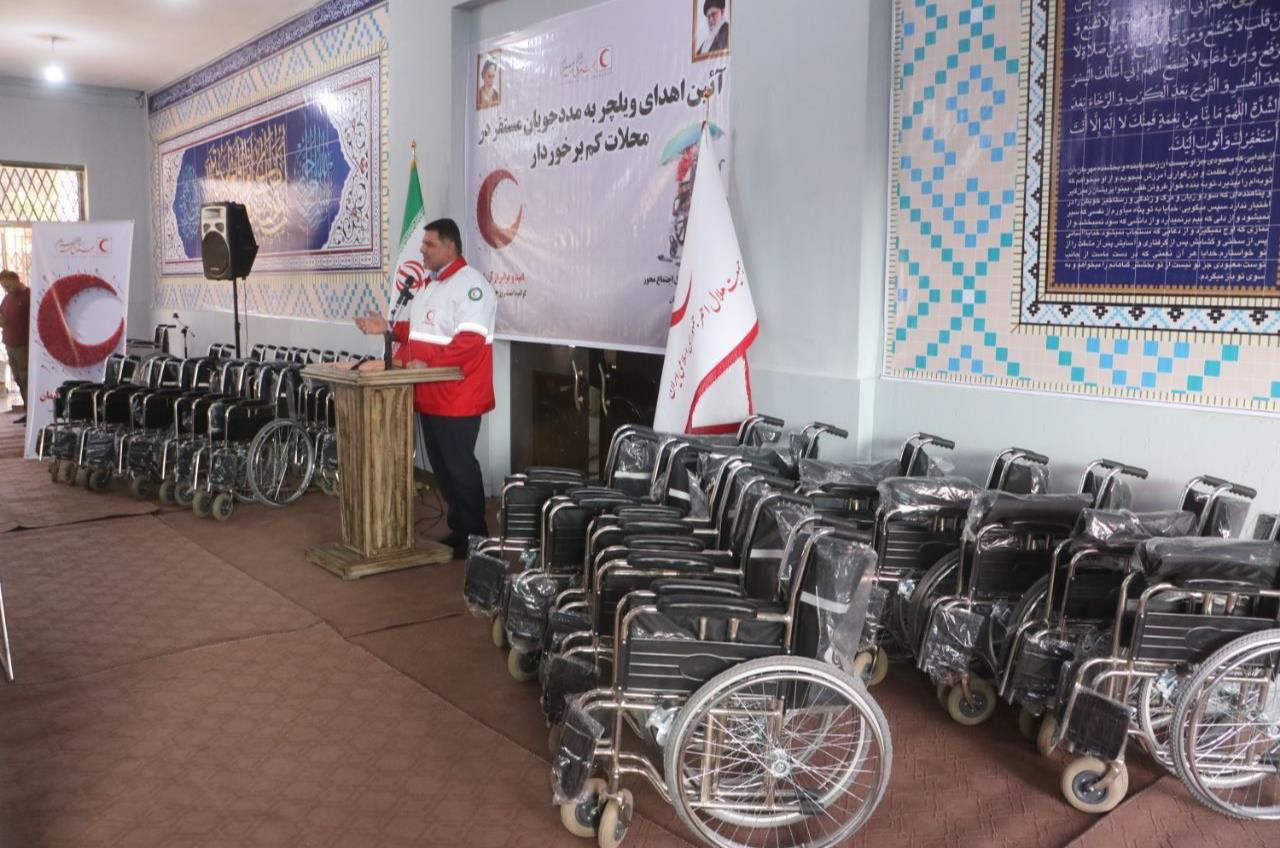 اهدای ۳۰ ویلچر به توان‌خواهان محلات کم‌برخوردار گلستان