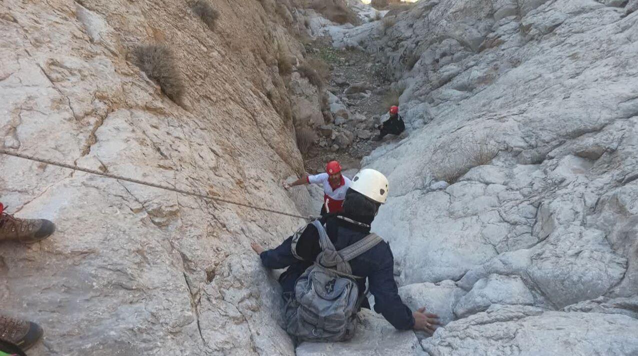 نجات ۲ کوهنورد گرفتار در ارتفاعات «پیربالا» شهرستان مرند