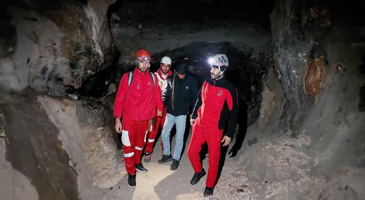 امدادگران چهارمحالوبختیاری ناجی جوان ۲۱ ساله در غار بیدکل شدند