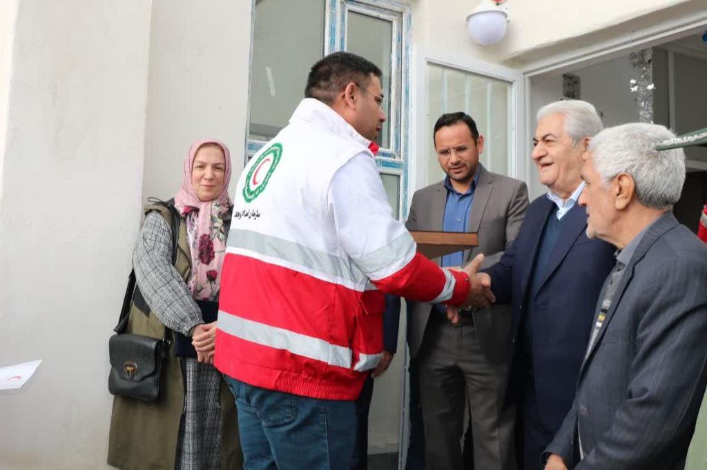 افتتاح مدرسه خیرساز در خوی با مشارکت هلال احمر