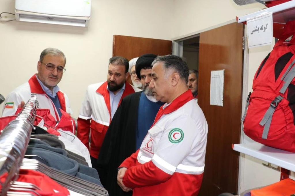 بازدید سرزده دبیرکل هلالاحمر از شعبه بهارستان در استان تهران