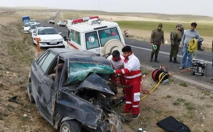 ۲ فوتی و ۱۰ مصدوم در تصادف پژو پارس و پراید در جنوب استان کرمان