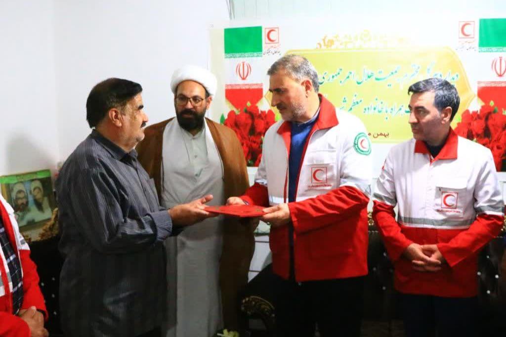 دیدار دبیرکل هلال احمر با خانواده شهیدان کریمی