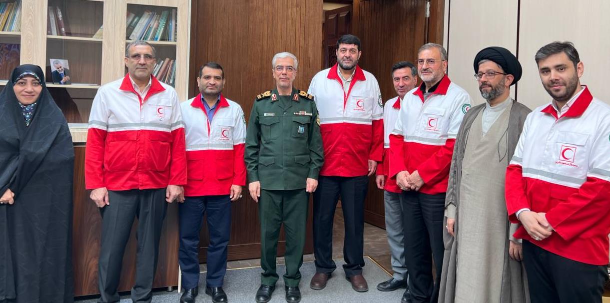 دیدار نوروزی رئیس هلالاحمر با رئیس ستاد کل نیروهای مسلح/ سرلشگر باقری: اقدامات و عملکرد هلالاحمر در تمام ایام سال موثر و درخشان است