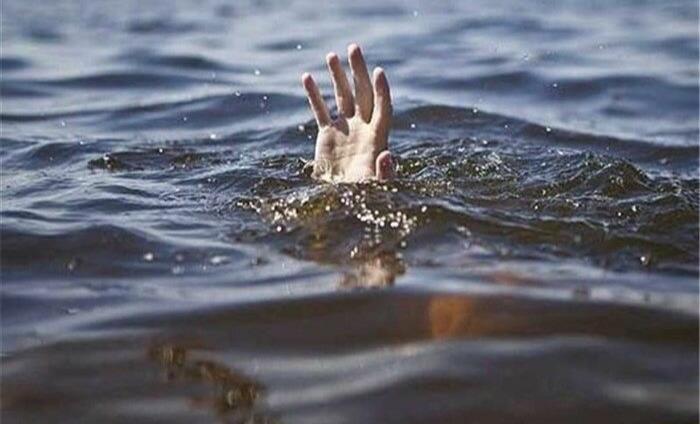 نجات نوجوان ۱۲ ساله از غرق شدگی در ساحل گناوه