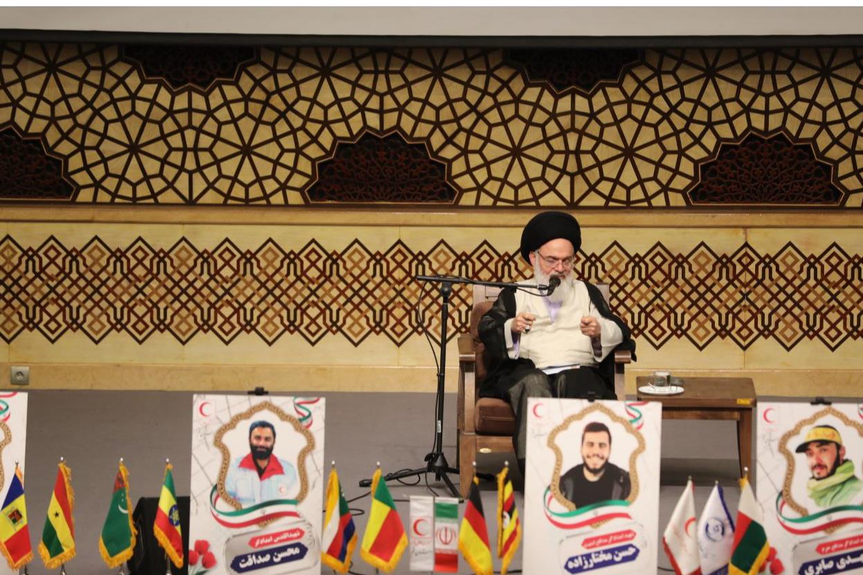 طلاب خواستار نقشآفرینی در ارائه خدمات بشردوستانه و همکاری با هلالاحمرند