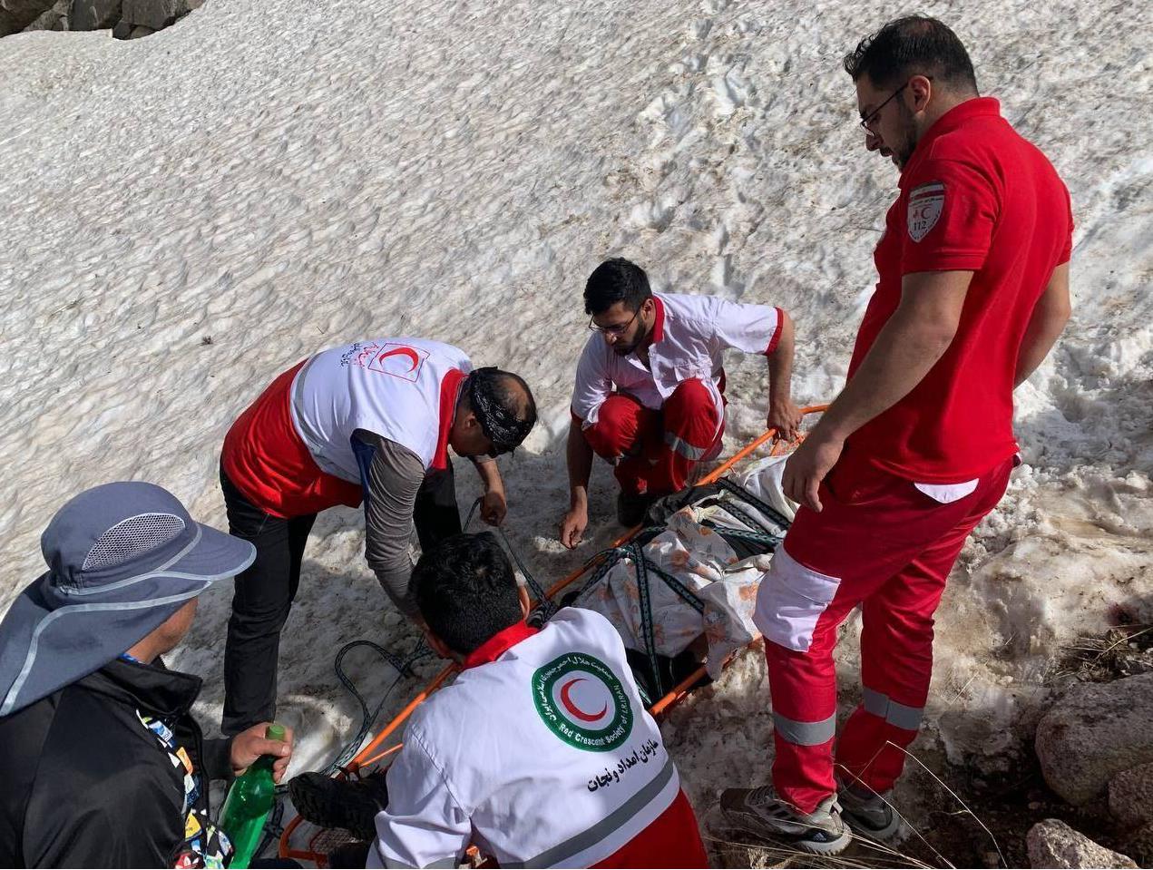 نجات کوهنورد سقوط کرده در ارتفاعات ۳۱۰۰ متری بزقوش با تلاش نیروهای هلالاحمر