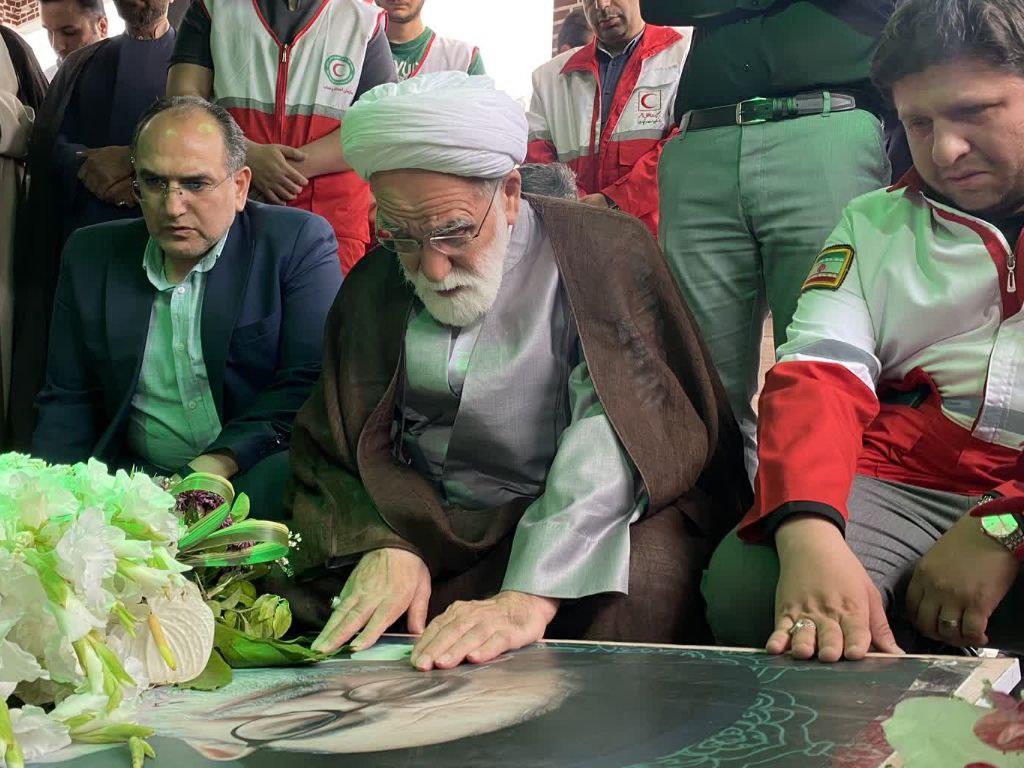 به منظور افتتاح گردهمایی مسئولان دفاتر استانها نماینده ولی فقیه در هلالاحمر وارد تبریز شد