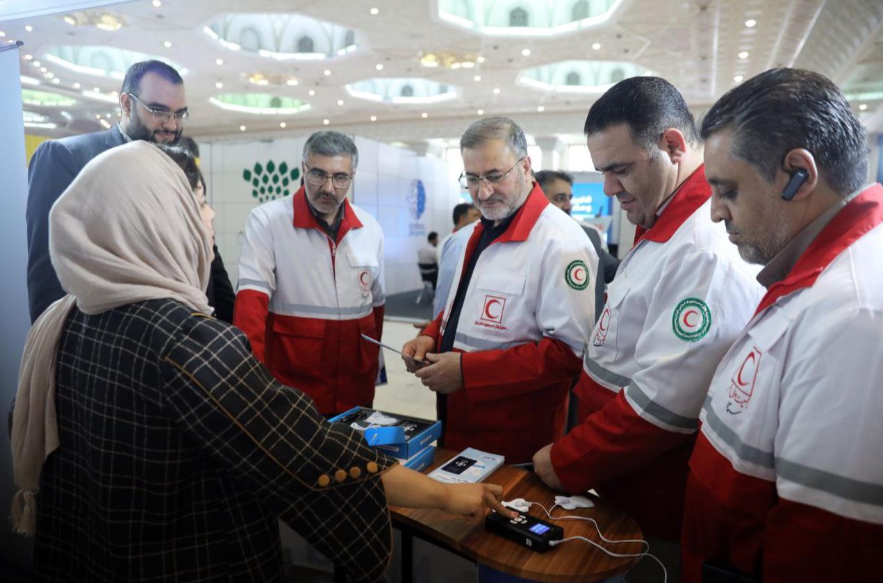 بازدید دبیرکل جمعیت هلالاحمر از نمایشگاه ملی" آبادایران "