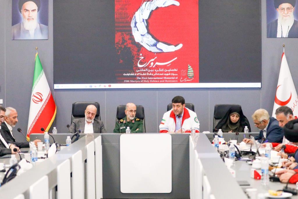 رئیس هلال احمر:ایثار شهدا در عمل جوانان هلال احمر تجلی یافت