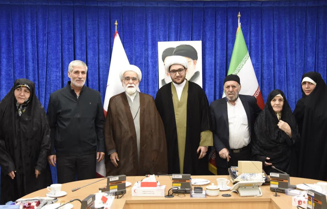 لباس روحانی، نماد خدمت به مردم است