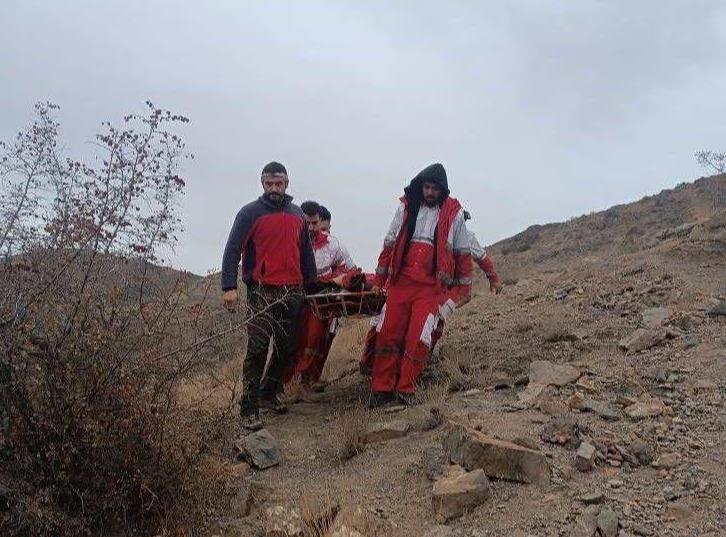 نجات فرد سقوط کرده از ارتفاعات شهرستان طارم توسط نیروهای هلالاحمر