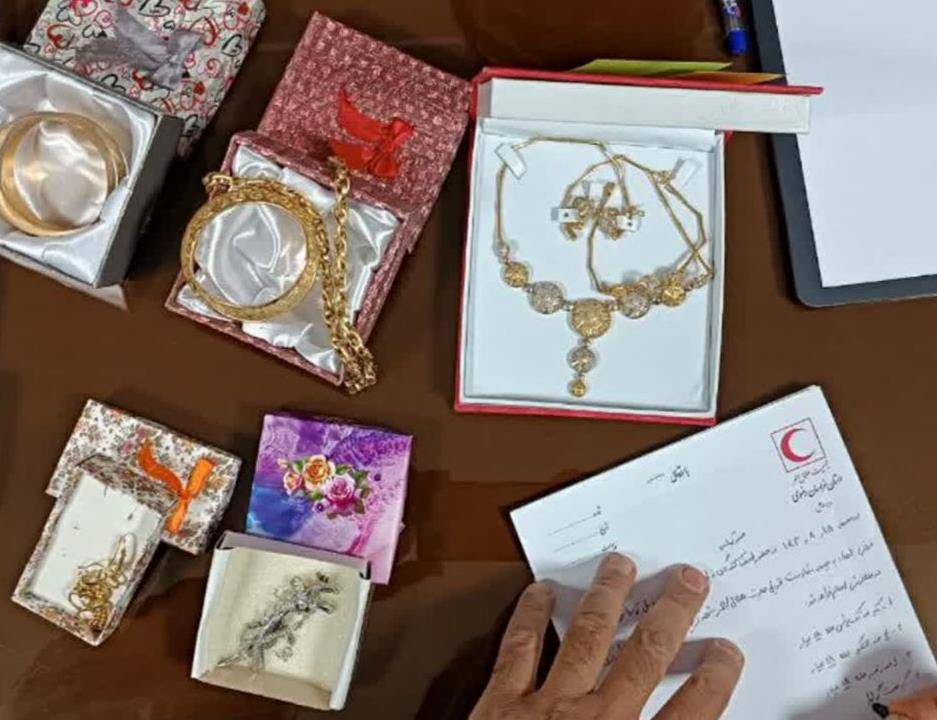 اهدای مجموعه نفیس جواهرات به جنگزدگان از سوی بانوی مشهدی
