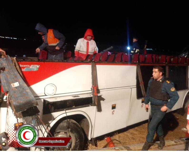 واژگونی اتوبوس مسافربری در کرمانشاه، 4 فوتی برجای گذاشت