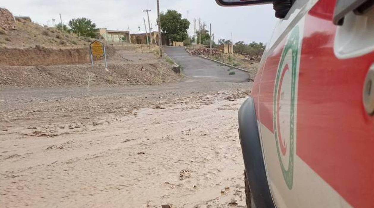 هلالاحمر در تعطیلات آخر هفته هم کنار هموطنان بود/ امدادرسانی به بیش از 400 نفر