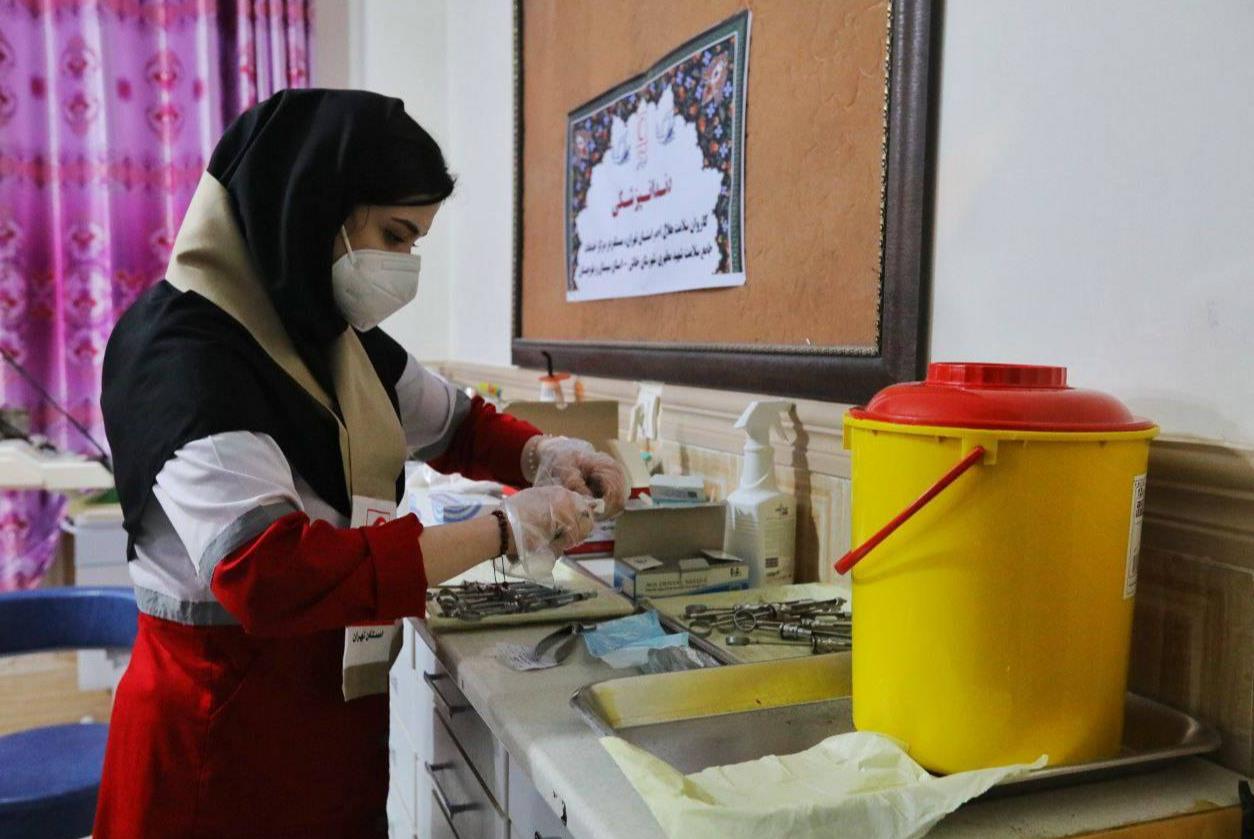 500 بیمار در روستای کرغند قاینات از طرح نذر خدمت هلالاحمر بهرهمند شدند