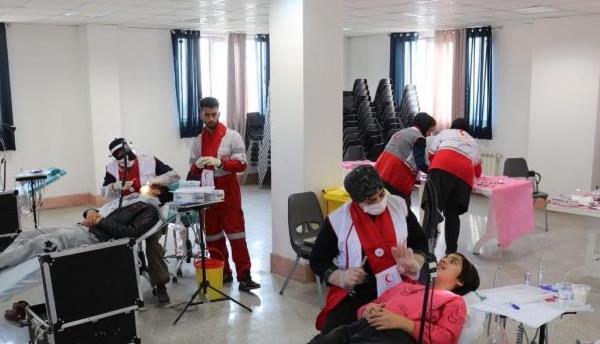ارائه خدمات سلامت دهان و دندان در روستاهای محروم توسط داوطلبان هلالاحمر