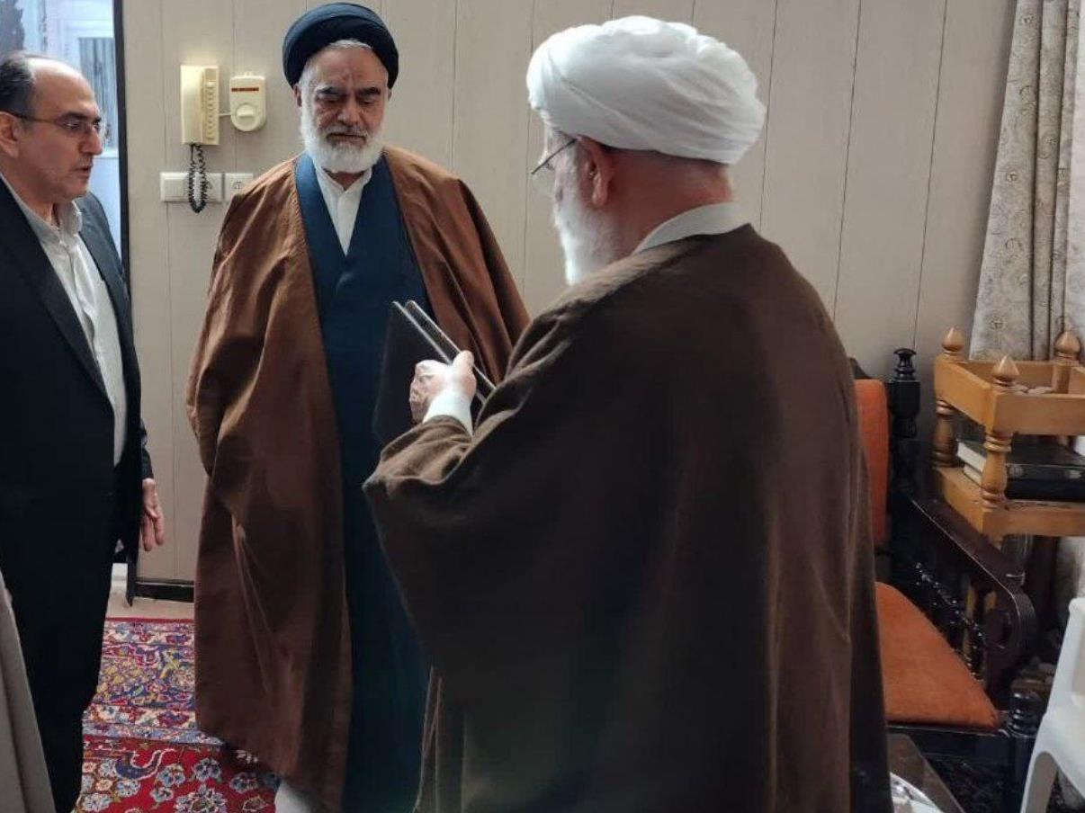 تقدیر از سالها تلاش آیت الله مهدوی در هلال احمر اصفهان