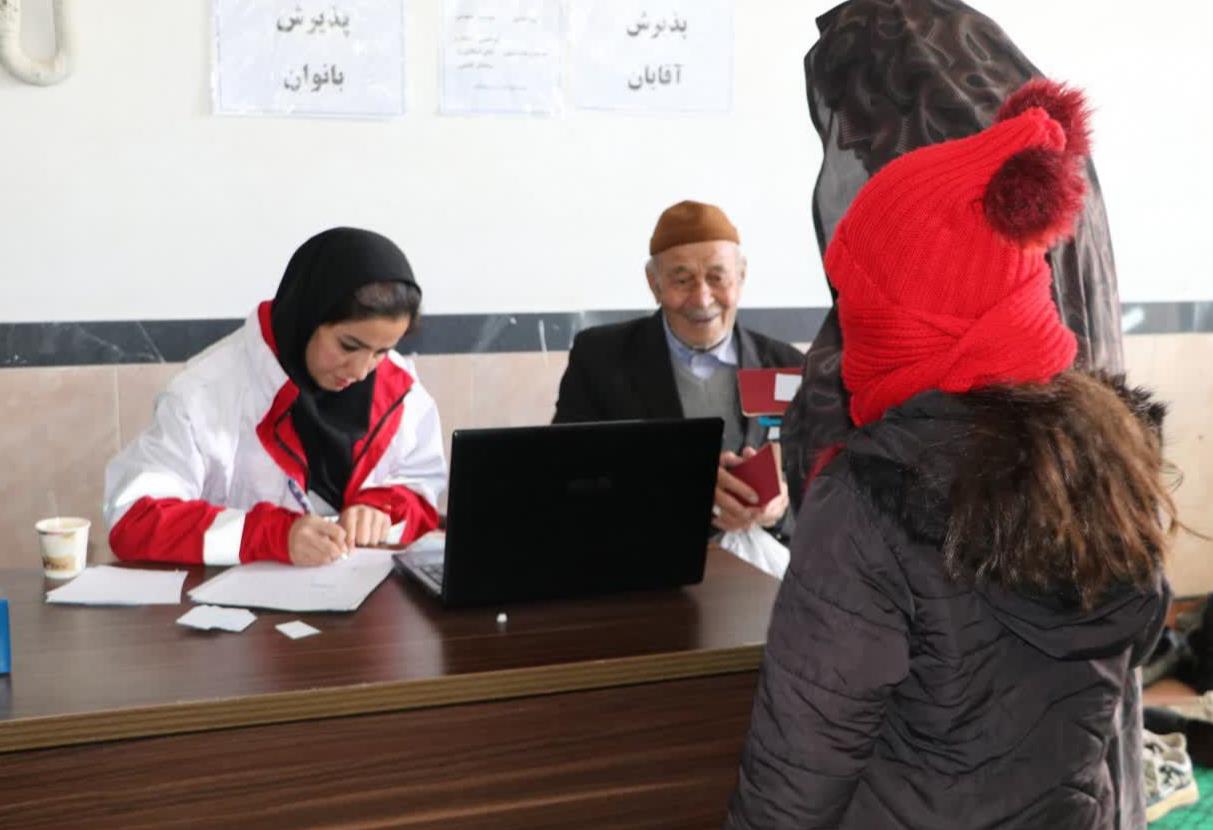 بهره مندی ۶۰۰ نفر از خدمات رایگان تیم بهداشت و درمان اضطراری هلالاحمر در روستای بیجقین خدابنده