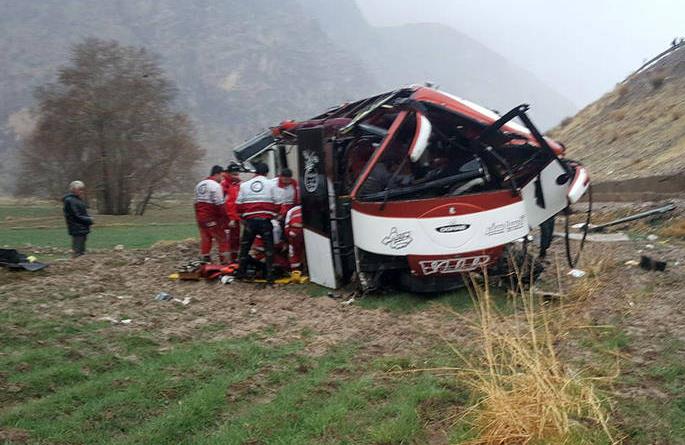 سقوط اتوبوس به درهای در لرستان/ ۷ نفر جان باختند