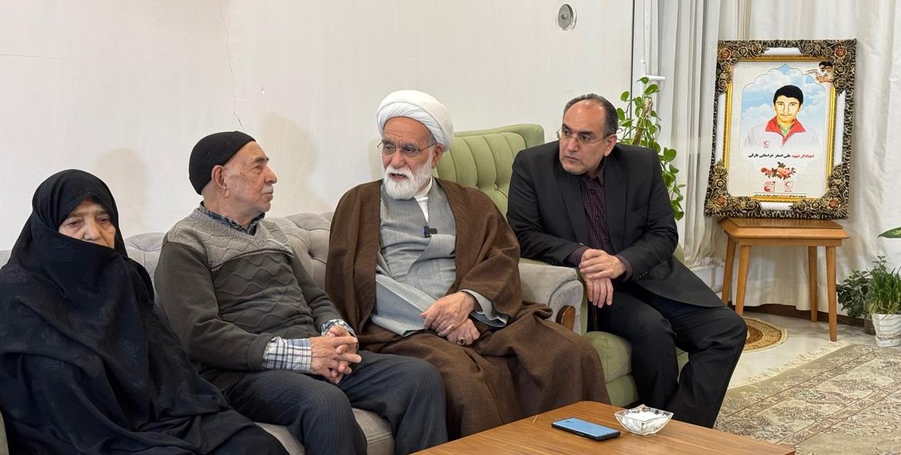 دیدار نماینده ولیفقیه در جمعیت هلال احمر با خانواده شهید علی اصغر خراسانی طرقی