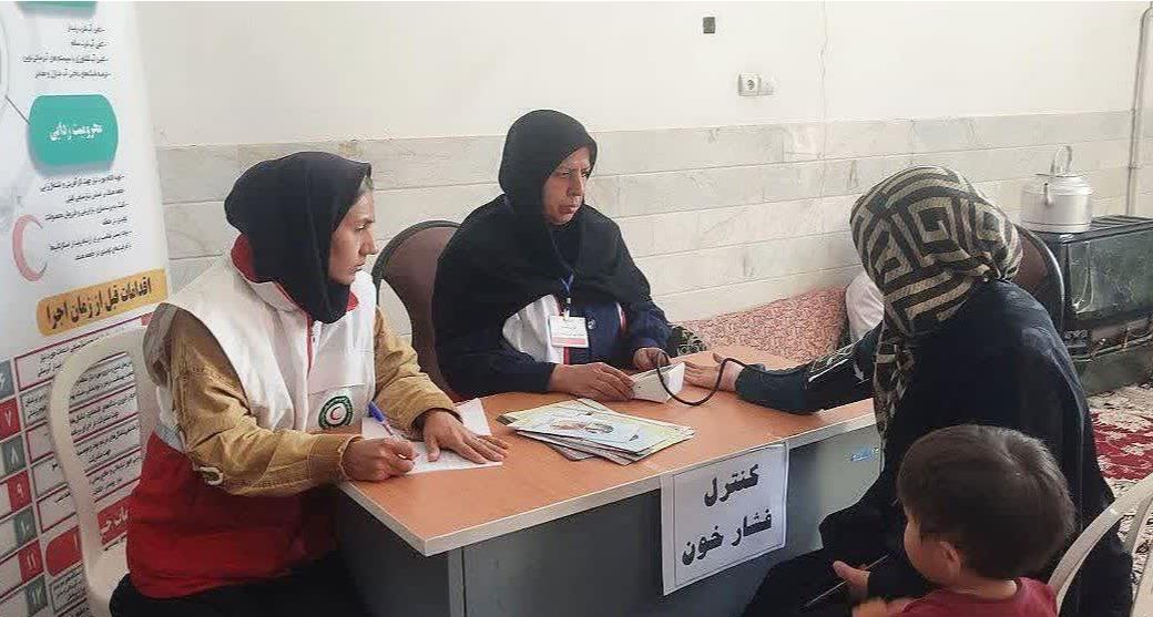 بهره مندی بیش از ۳۰۰ خانوار روستایی شهرستان ساوه از خدمات رایگان کاروان سلامت