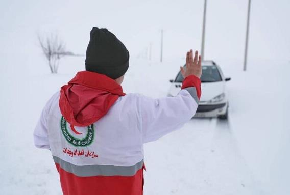 امدادرسانی هلالاحمر به بیش از ۲۸۰۰ نفر در ۵ روز اخیر در برف/ رهاسازی ۸۹۵ خودرو