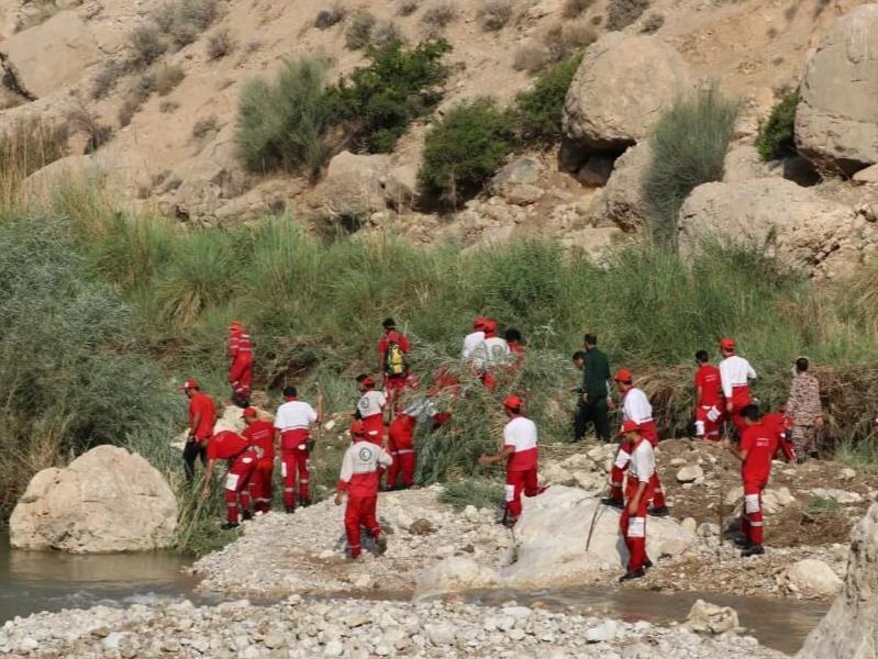 امدادرسانی هلالاحمر به متاثرین از رانش زمین در خراسانشمالی