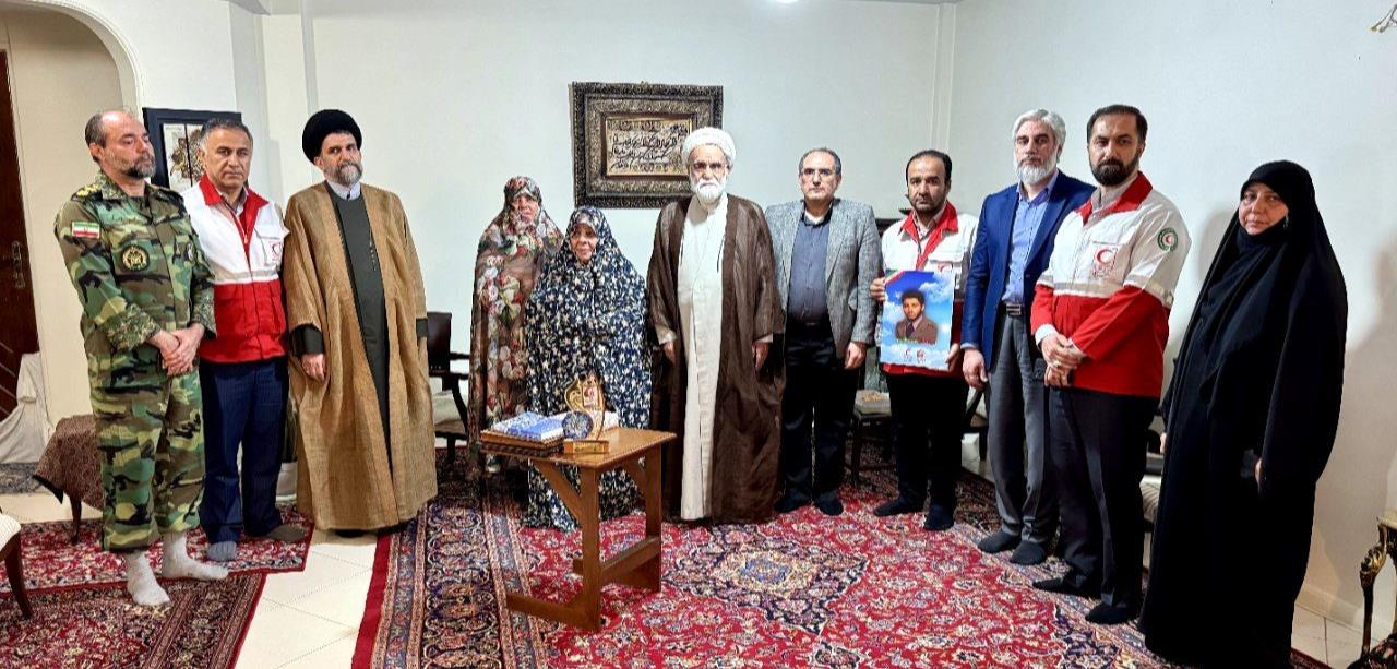دیدار نماینده ولی فقیه در جمعیت هلال احمر با خانواده شهید محمد منتظر الظهور