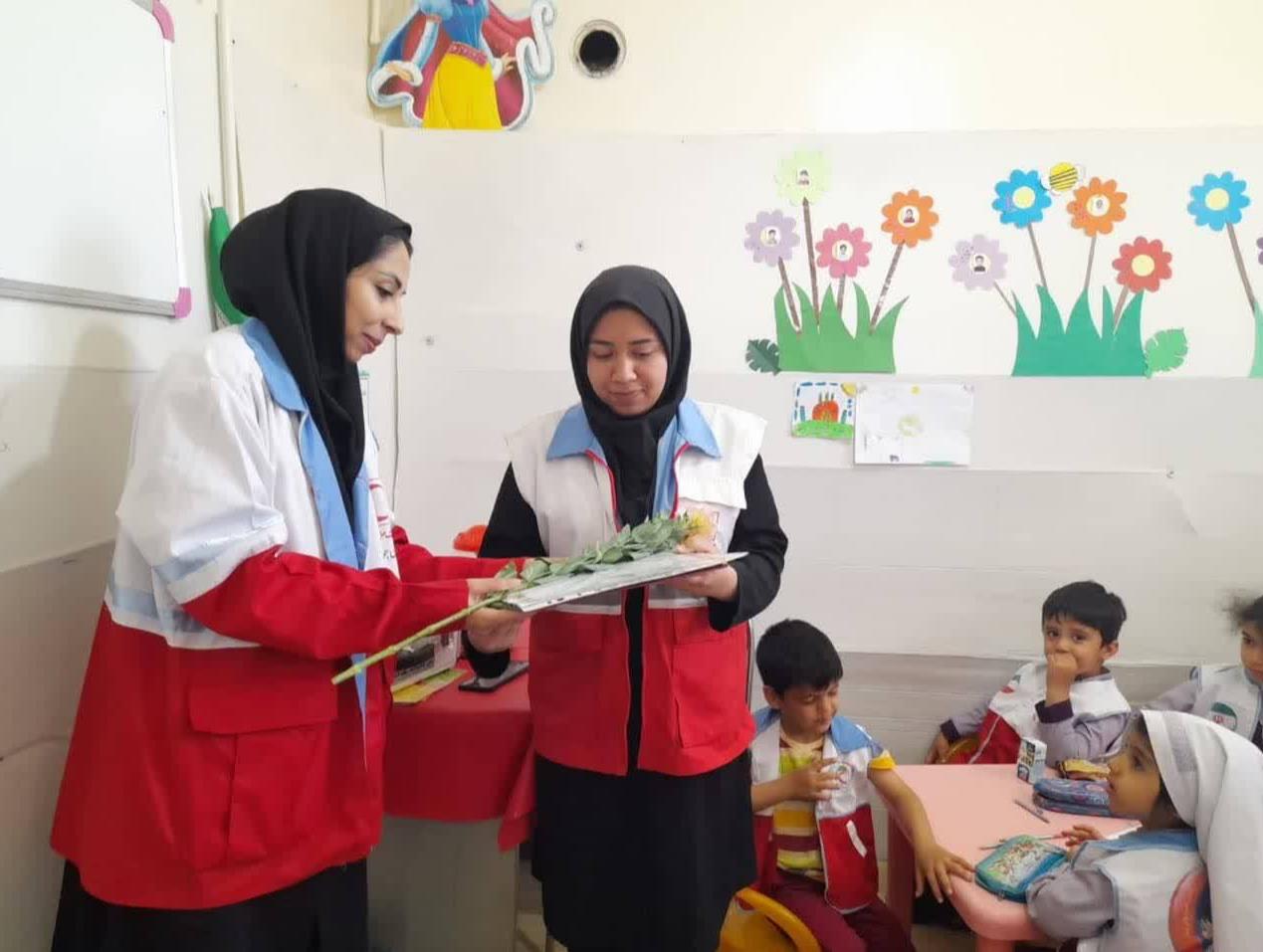 برگزاری جشن هفته معلم در 3 هزار کانون غنچههای هلالاحمر سراسر کشور