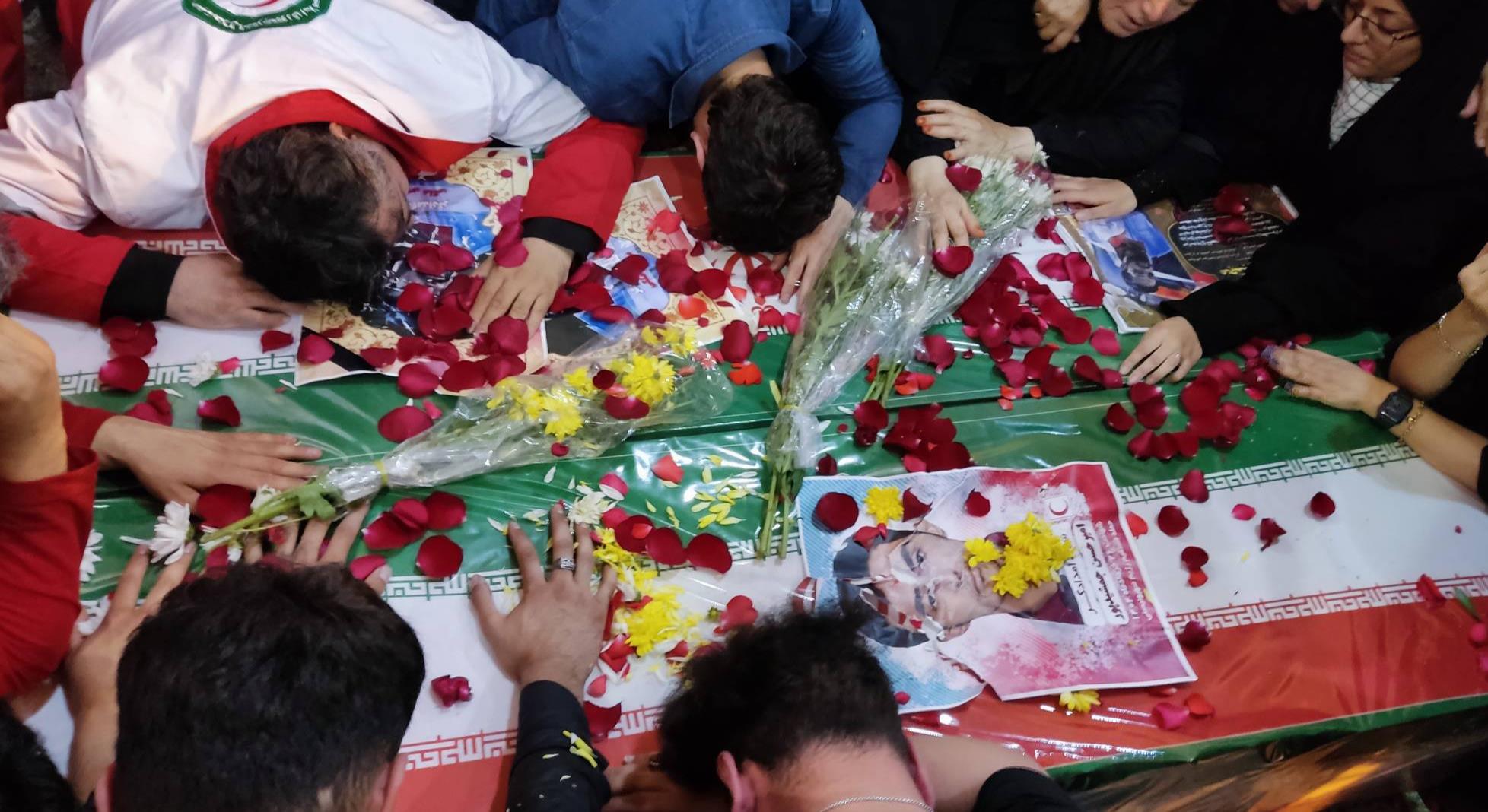 تشییع باشکوه پیکر شهدای هلال احمر در تهران + عکس