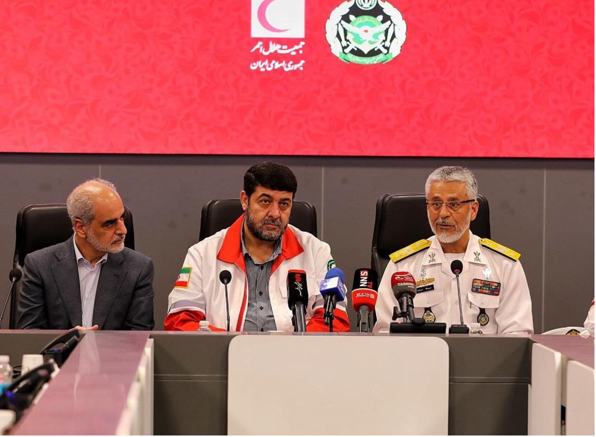 هنر امام راحل تبدیل جنگ به دفاع مقدس بود/ارتش در هر بحرانی کنار هلال احمر است