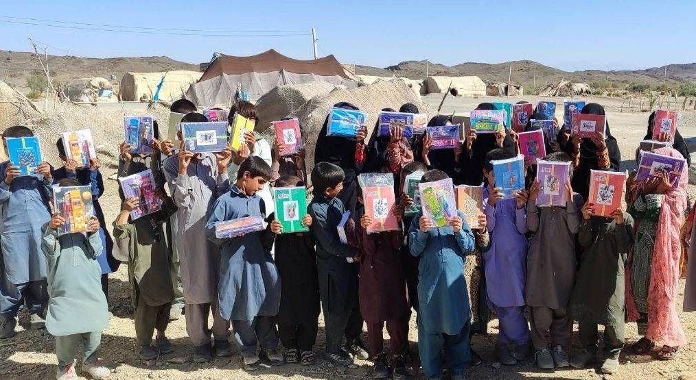 بیش از ۶ هزار بسته لوازمالتحریر بین دانشآموزان نیازمند در سه شهرستان استان سیستانوبلوچستان توزیع شد