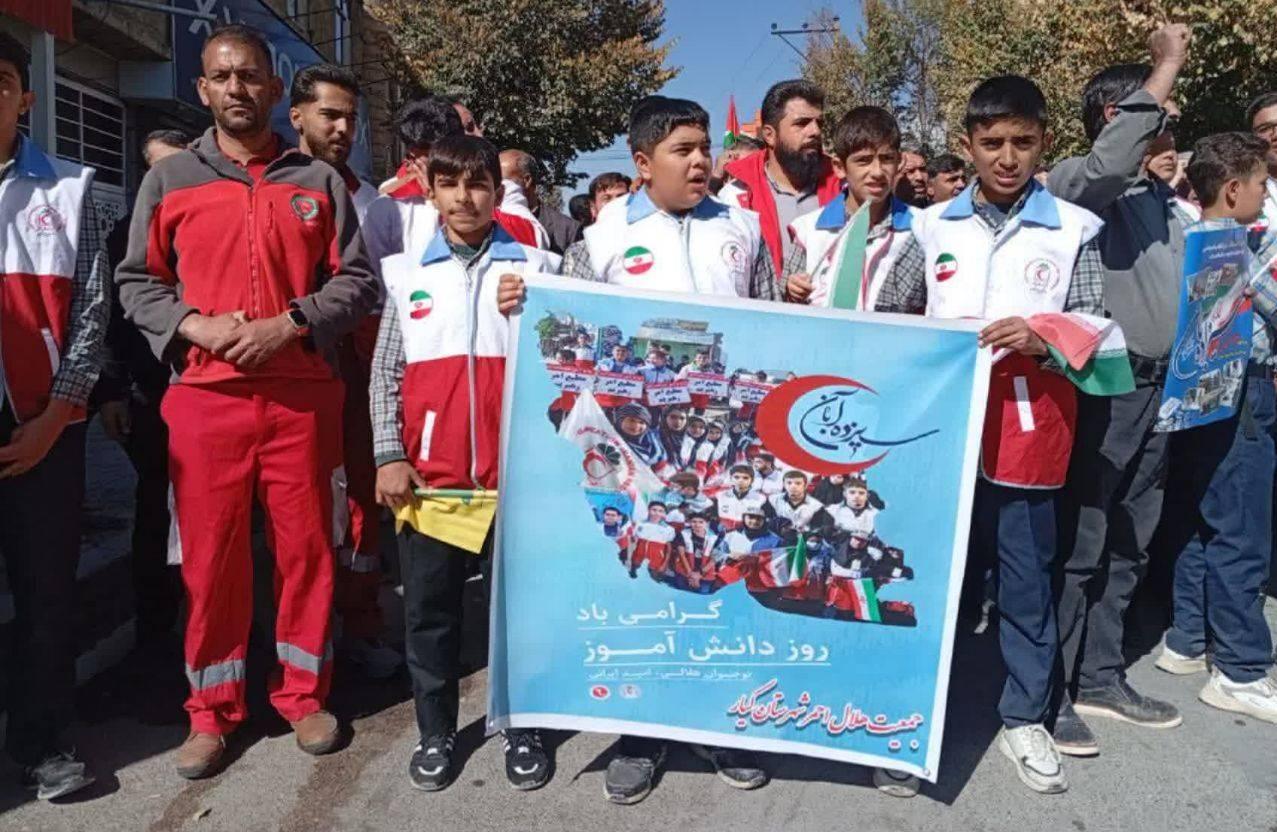 گرامیداشت روز دانشآموز در کانونهای دانشآموزی هلالاحمر