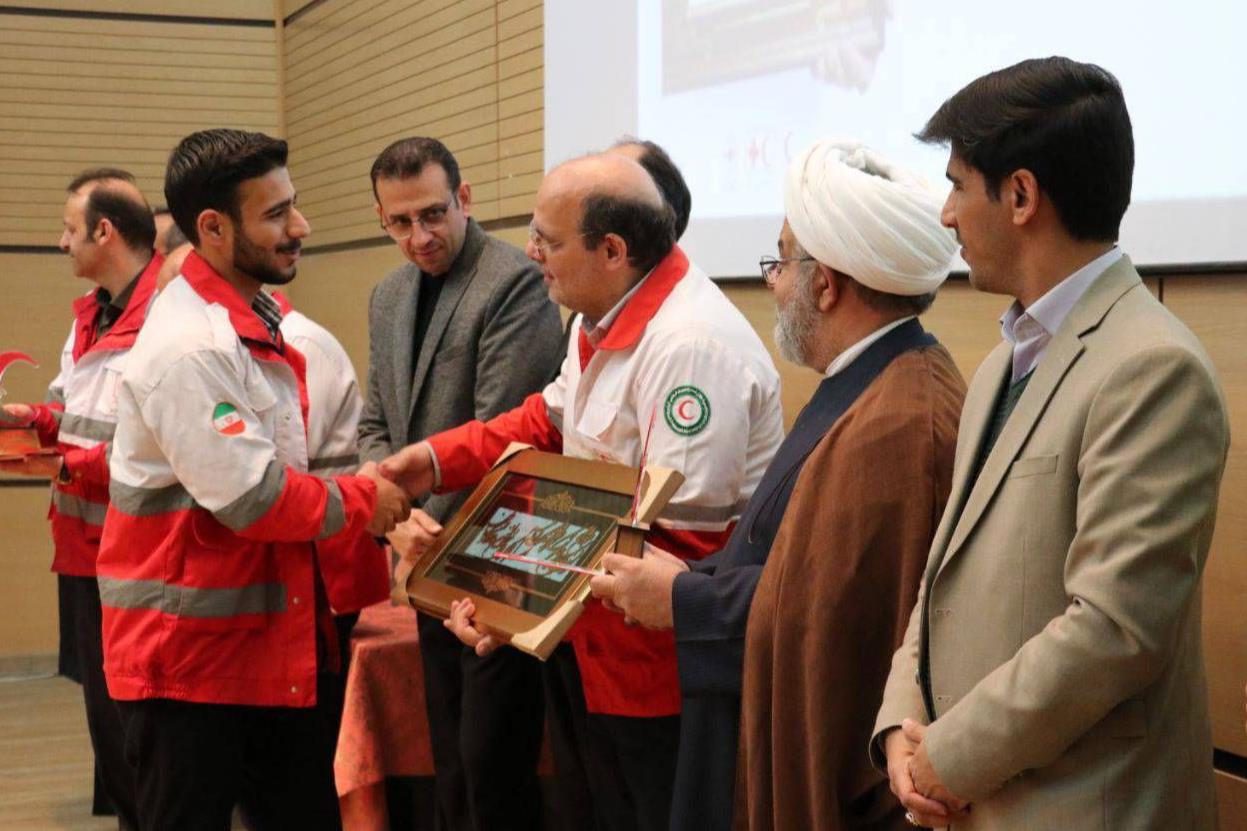 نکوداشت ایثار و نوعدوستی؛ تجلیل از داوطلبان و خیرین هلالاحمر سمنان