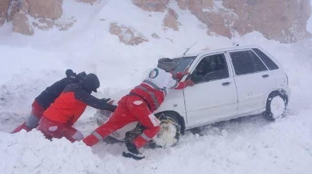 امدادرسانی هلالاحمر خراسان شمالی به ۸۰۰ نفر گرفتار در برف و کولاک