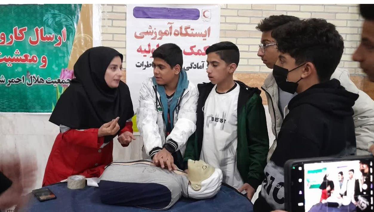 ارائه خدمات کاروان سلامت هلالاحمر شهرستان ابرکوه به بیش از ۱۶۰ نفر در جشنواره «دا»