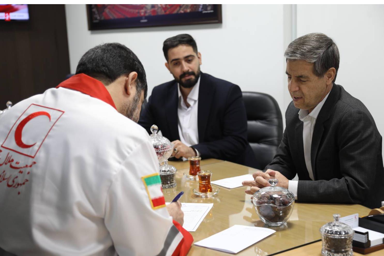 تقویت ناوگان امدادی استانها؛ محور دیدار رئیس جمعیت هلال احمر با تعدادی از نمایندگان مجلس