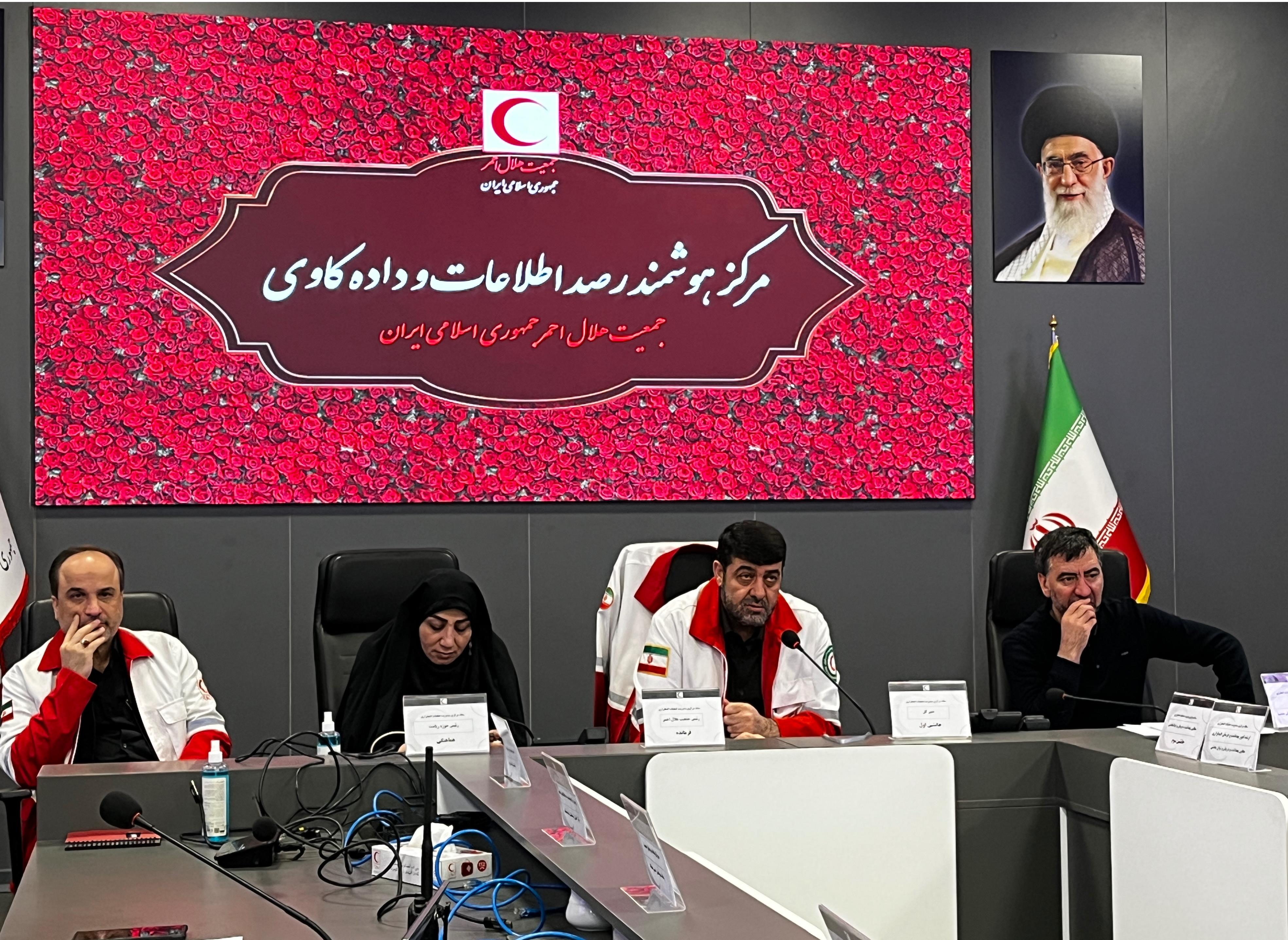 رهبرمان همانند جد بزرگوارشان در حال خدمت به مردم به شهادت رسیدند