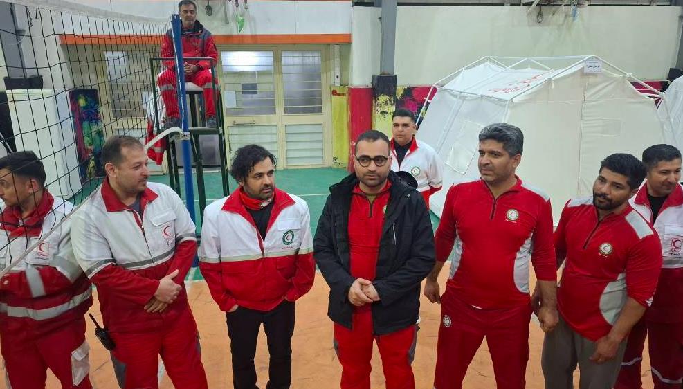 میثم ابراهیمی در میان امدادگران هلالاحمر از «ایران» خواند+فیلم