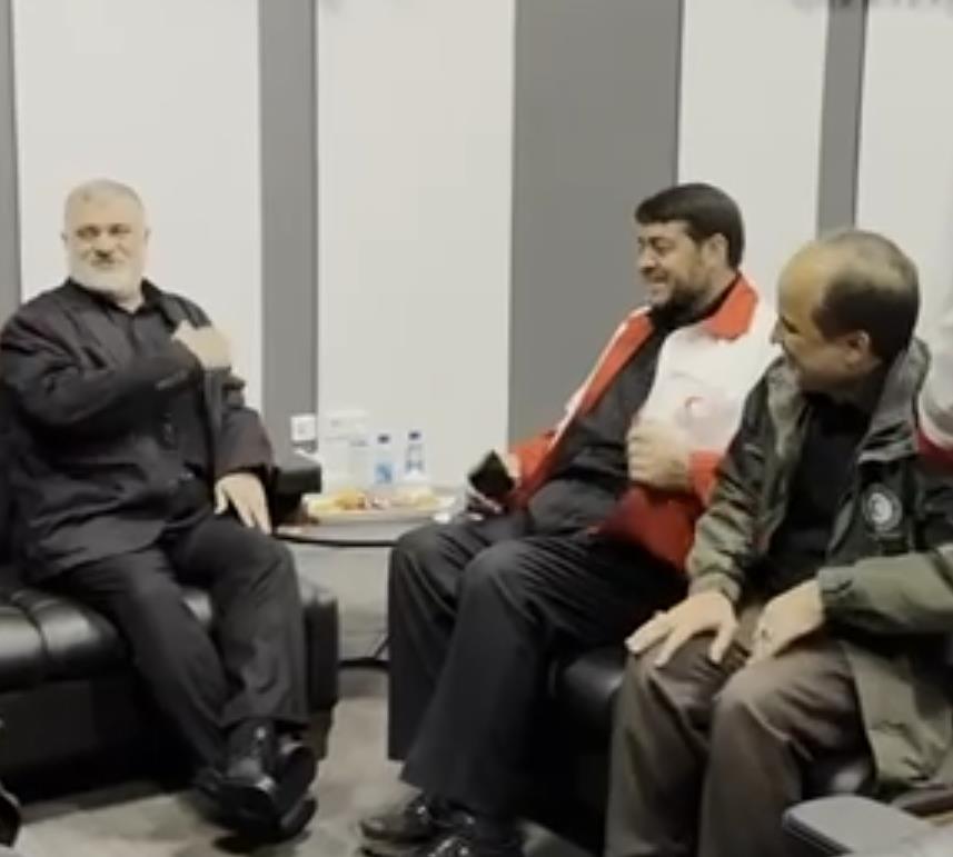 حضور استاندار تهران در ستاد مرکزی جمعیت هلالاحمر/ فیلم