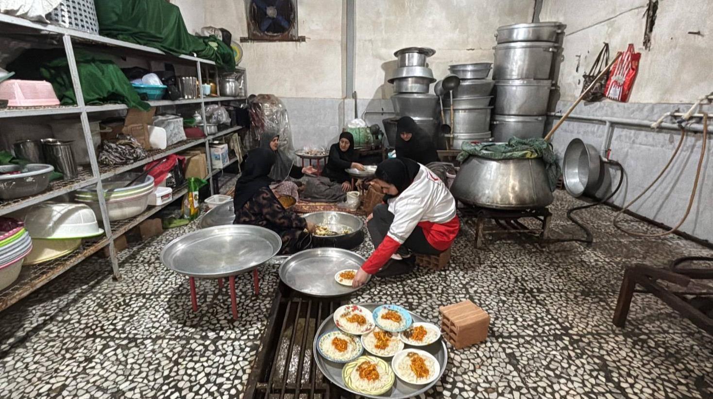 بهرهمندی بیش از ۲.۵ میلیون نفر از طرحهای رمضانی سازمان داوطلبان هلالاحمر/ خدمات نوع دوستانه با چاشنی حماسه جنگ تحمیلی رمضان