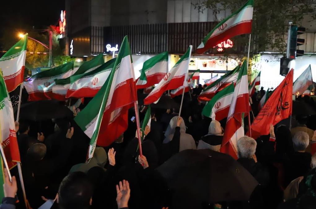 روحیه مقاومت و پایمردی ملت ایران مدیون مکتب و سیره امامین انقلاب است