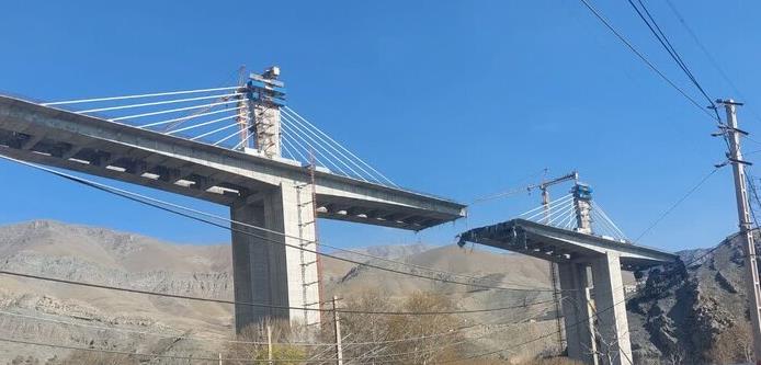 نخستین مستند کوتاه از لحظات بعد از حملات هوایی آمریکا به پل B1 کرج به روایت امدادگران هلال احمر + فیلم