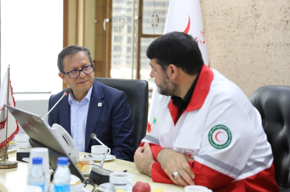 از تولید ۶۰۰ میلیون سرنگ تا ۱۲۰۰ چادر امدادی در روز: شگفتی مسئولان صلیب سرخ از توانمندی هلالاحمر/ اذعان به نقش مخرب تحریم و جنگ در ایران