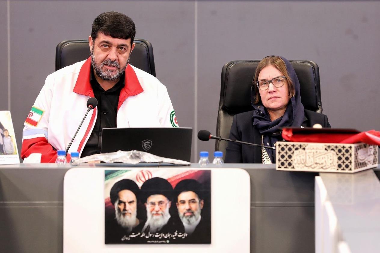 دیدار رئیس کمیته بینالمللی صلیب سرخ با دکتر کولیوند/ قدردانی از خدمات هلالاحمر ایران در جنگ و تأکید بر تقویت همکاریهای بشردوستانه